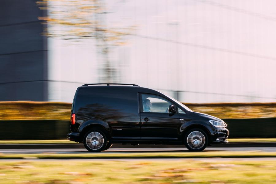  Volkswagen Caddy Black Edition 2016 года  (UK) (фото 2 из 6)